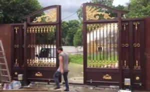 榴莲视频污污污庭院平移門榴莲视频网站安裝工程現場實拍視頻</a>